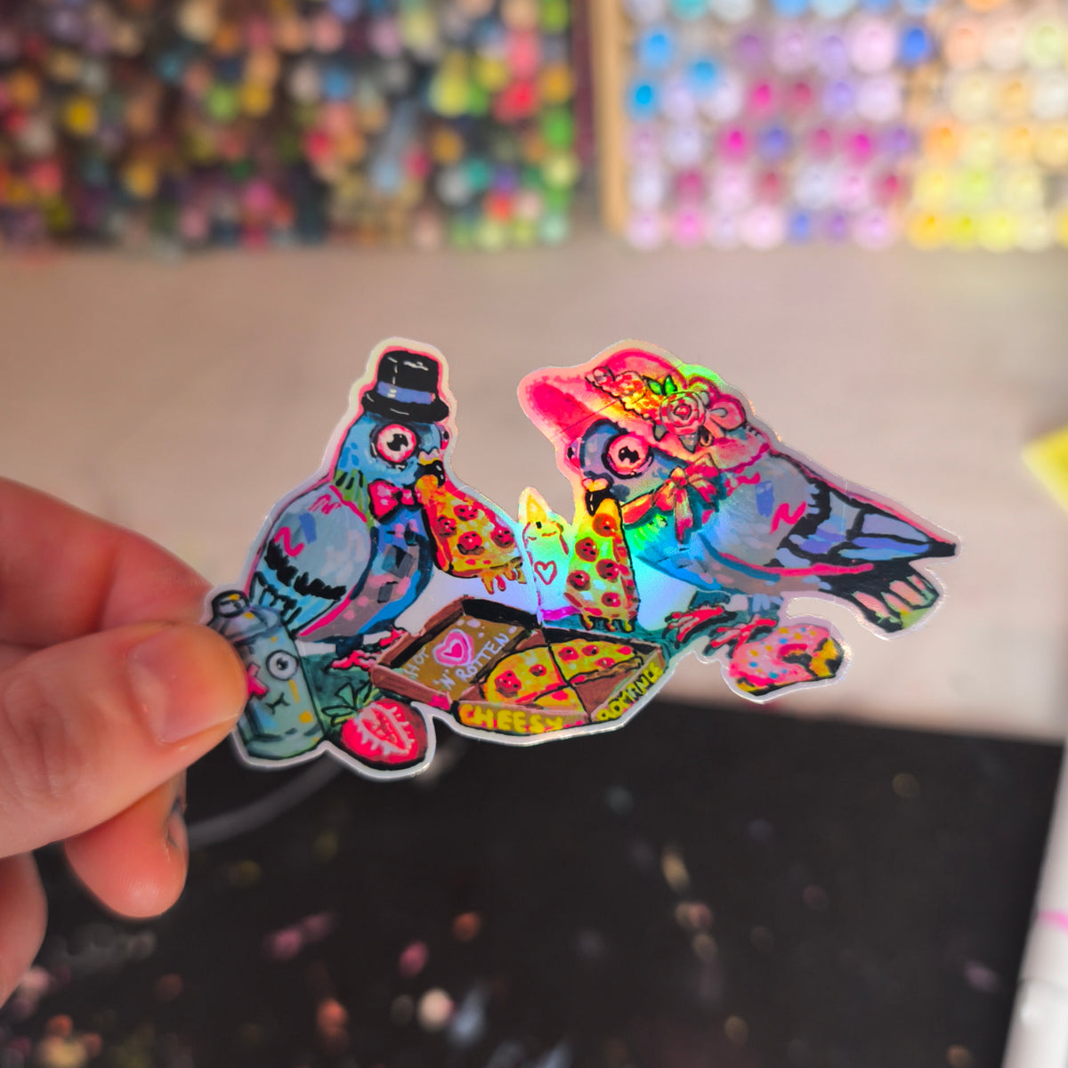 Pizza Pigeons Sticker – Holo / Pizza-Tauben · Sticker – Holo