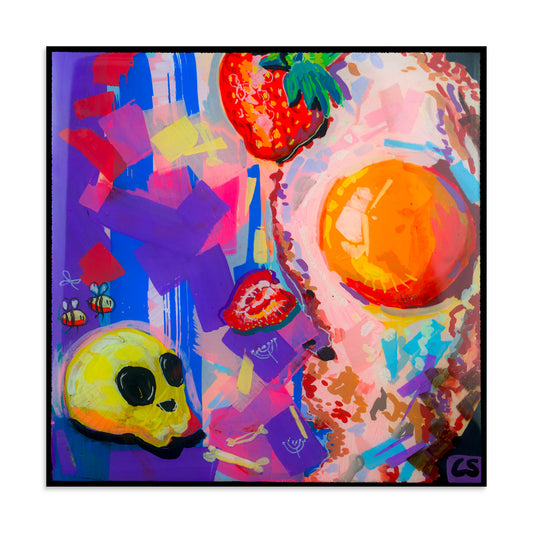 Fried Egg Kitchen Wandbild mit einem farbenfrohen surrealen Spiegelei, Erdbeeren, einem gelben Totenkopf und Bienen im Candy Decay Stil von Paintranger